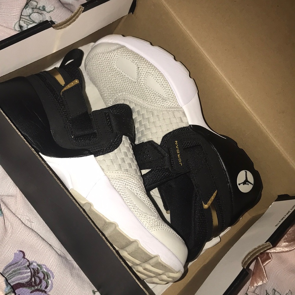 Jordan Trunner LX BG